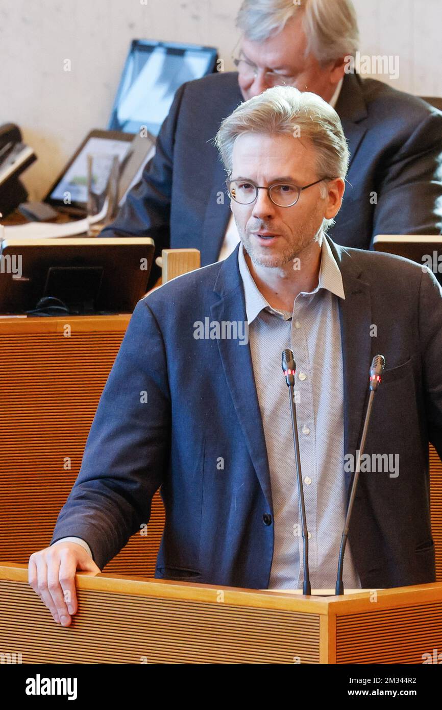 Stephane Hazee von Ecolo wurde auf einer Plenartagung des Wallonischen parlaments am Donnerstag, den 17. Dezember 2020 in Namur abgebildet. BELGA FOTO BRUNO FAHY Stockfoto