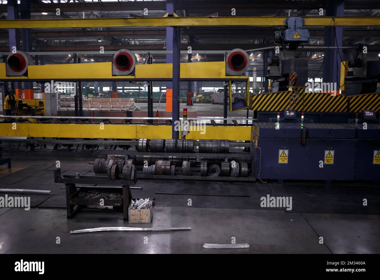 Das Innere ist moderne Ausrüstung in der Fabrik, experimentelle Ausrüstung. Arbeiten Sie mit Metall Stockfoto