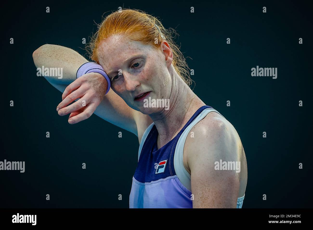 Alison Van Uytvanck (WTA 67) reagiert während eines Tennisspiels zwischen dem belgischen Van Uytvanck und dem französischen Burel, in der ersten Runde des Frauenwettbewerbs „Australian Open“ Tennis Grand Slam, Dienstag, den 09. Februar 2021 in Melbourne, Australien. Die 2021. Ausgabe des Australian Grand Slam wurde wegen der Pandemie um drei Wochen verschoben. BELGA FOTO PATRICK HAMILTON Stockfoto