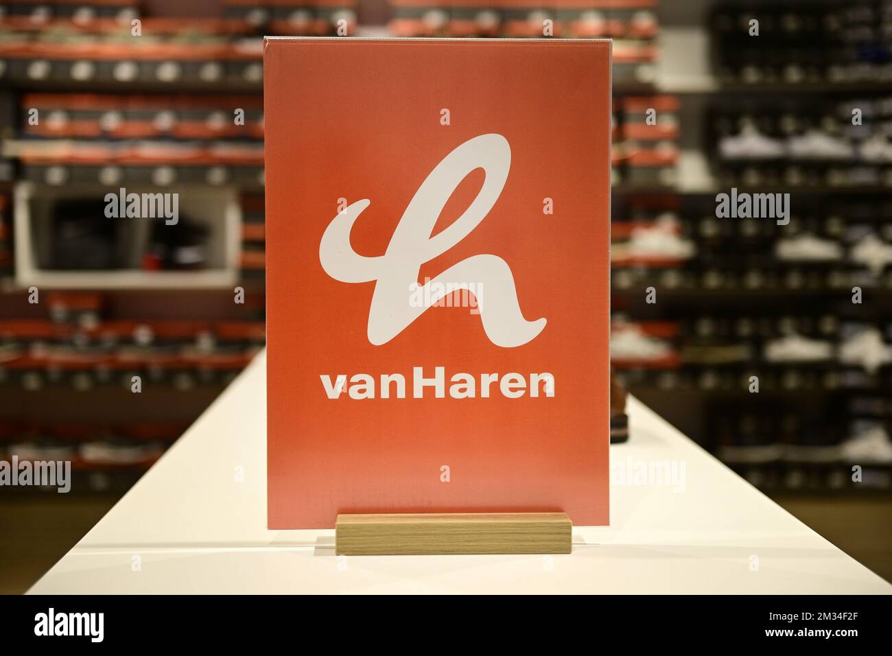 Abbildung Bild zeigt die vanHaren Schuh und Bekleidungsgeschaft in Heist op den Berg Freitag 12 Februar 2021. VanHaren ist wieder eroffnet 38 Geschafte von Th Stockfotografie Alamy