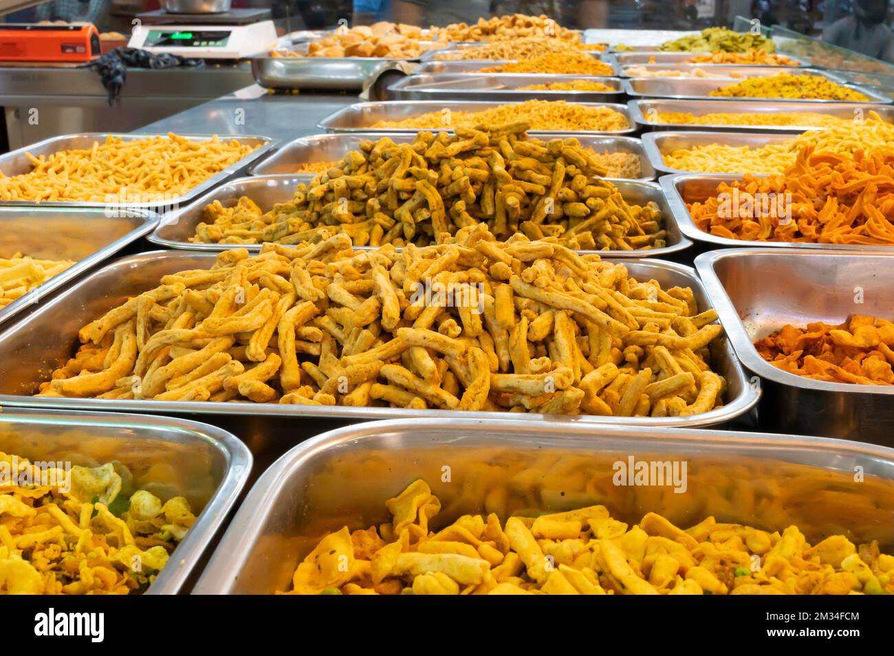 Bhujia, ein würziges, frittiertes sev gefüllt mit einem Hauch von ...
