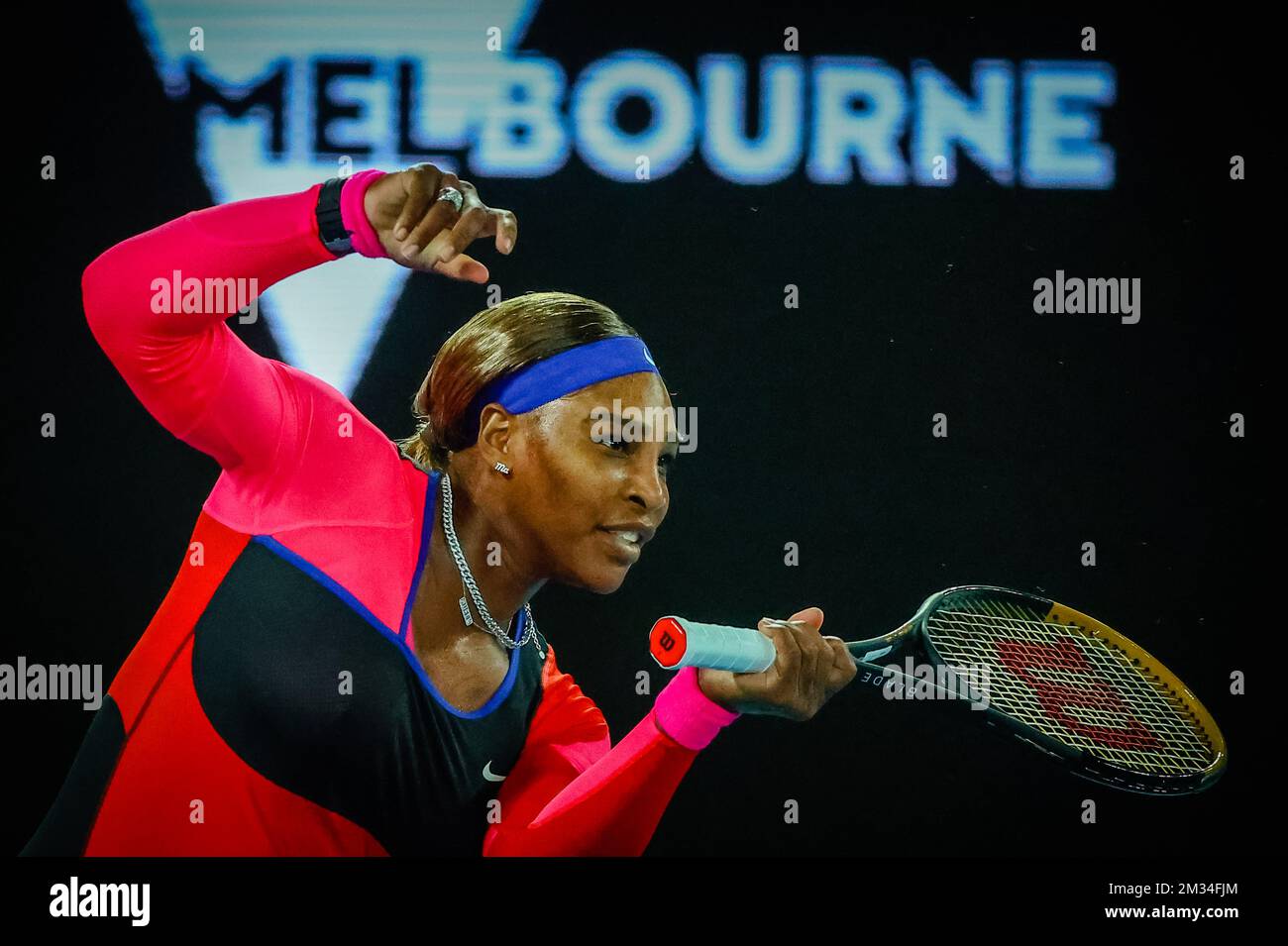 Serena Williams (WTA 11) in Aktion während eines Tennisspiels zwischen US Williams und Romanian Halep im Viertelfinale des Frauen-Singles-Wettbewerbs des „Australian Open“ Tennis Grand Slam, Dienstag, den 16. Februar 2021 in Melbourne Park, Australien. BELGA FOTO PATRICK HAMILTON Stockfoto