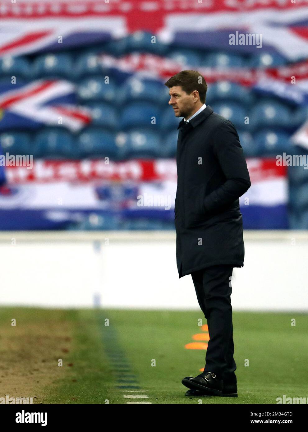 Rangers Manager Steven Gerrard vor dem Spiel der UEFA Europa League im Ibrox Stadium in Glasgow. Foto: Donnerstag, 25. Februar 2021. Nur redaktionelle Verwendung, keine kommerzielle Verwendung ohne vorherige Zustimmung des Rechteinhabers. NUR BELGIEN Stockfoto