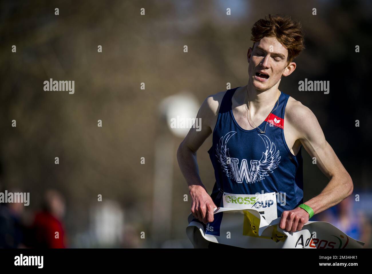 Ruben Querinjean feiert, wie er die Ziellinie überquert, um das Herrenrenrenrenrennen in der ersten (von drei) Etappe der Cross-Country-Trophäe am Sonntag, den 28. Februar 2021, in Brüssel zu gewinnen, in der der erste Belgier zum Nationalmeister gekrönt wird. BELGA FOTO JASPER JACOBS Stockfoto