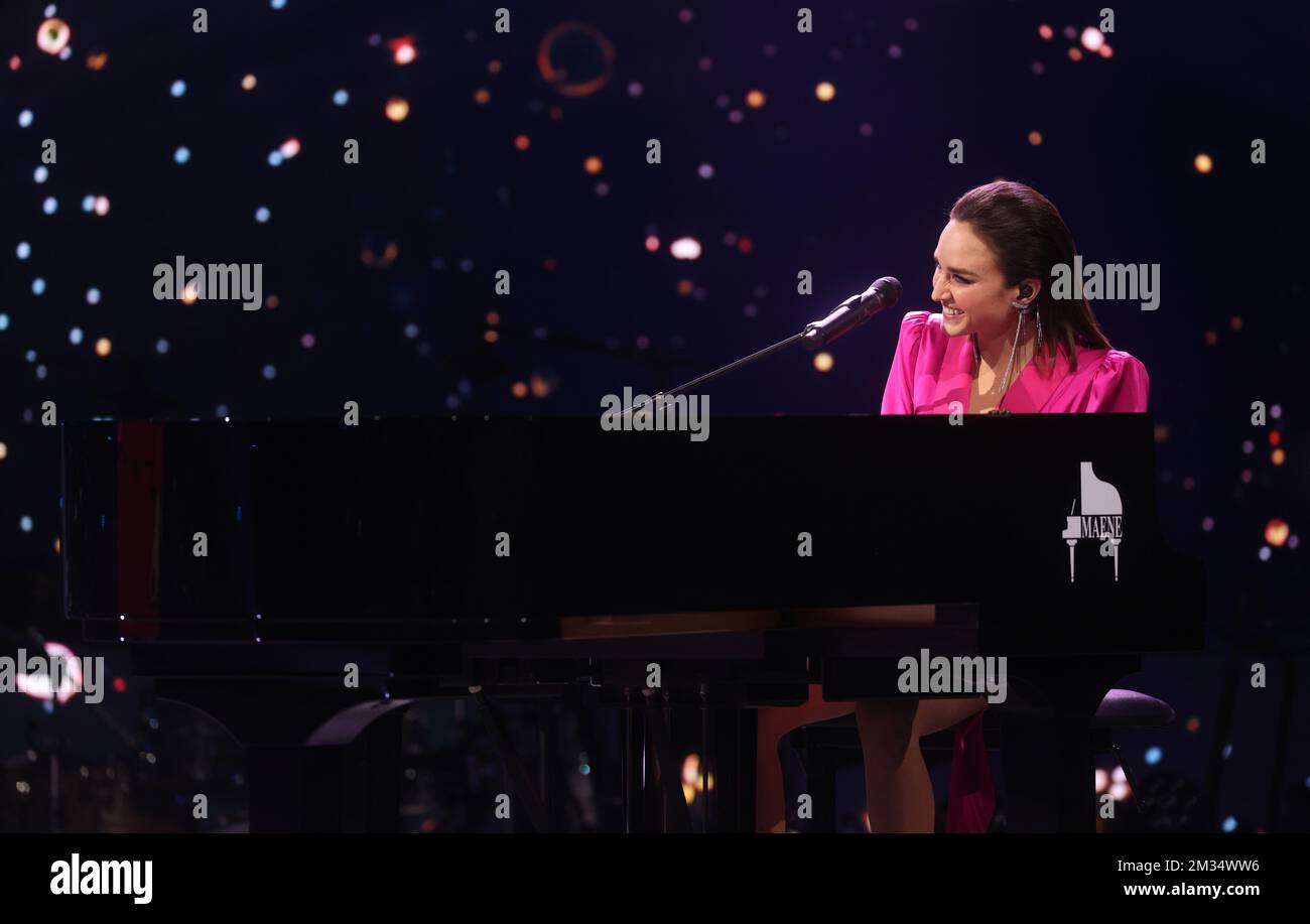 Der Sänger Typh Barrow tritt am Dienstag, den 13. April 2021 in Liege Mediacite im Finale der Fernsehsendung „The Voice Belgique“ des belgischen französischsprachigen Fernsehsenders RTBF auf. BELGA PHOTO VIRGINIE LEFOUR Stockfoto