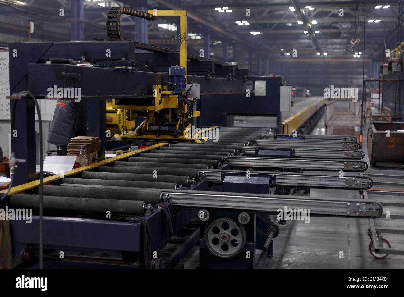 Das Innere ist moderne Ausrüstung in der Fabrik, experimentelle Ausrüstung. Arbeiten Sie mit Metall Stockfoto