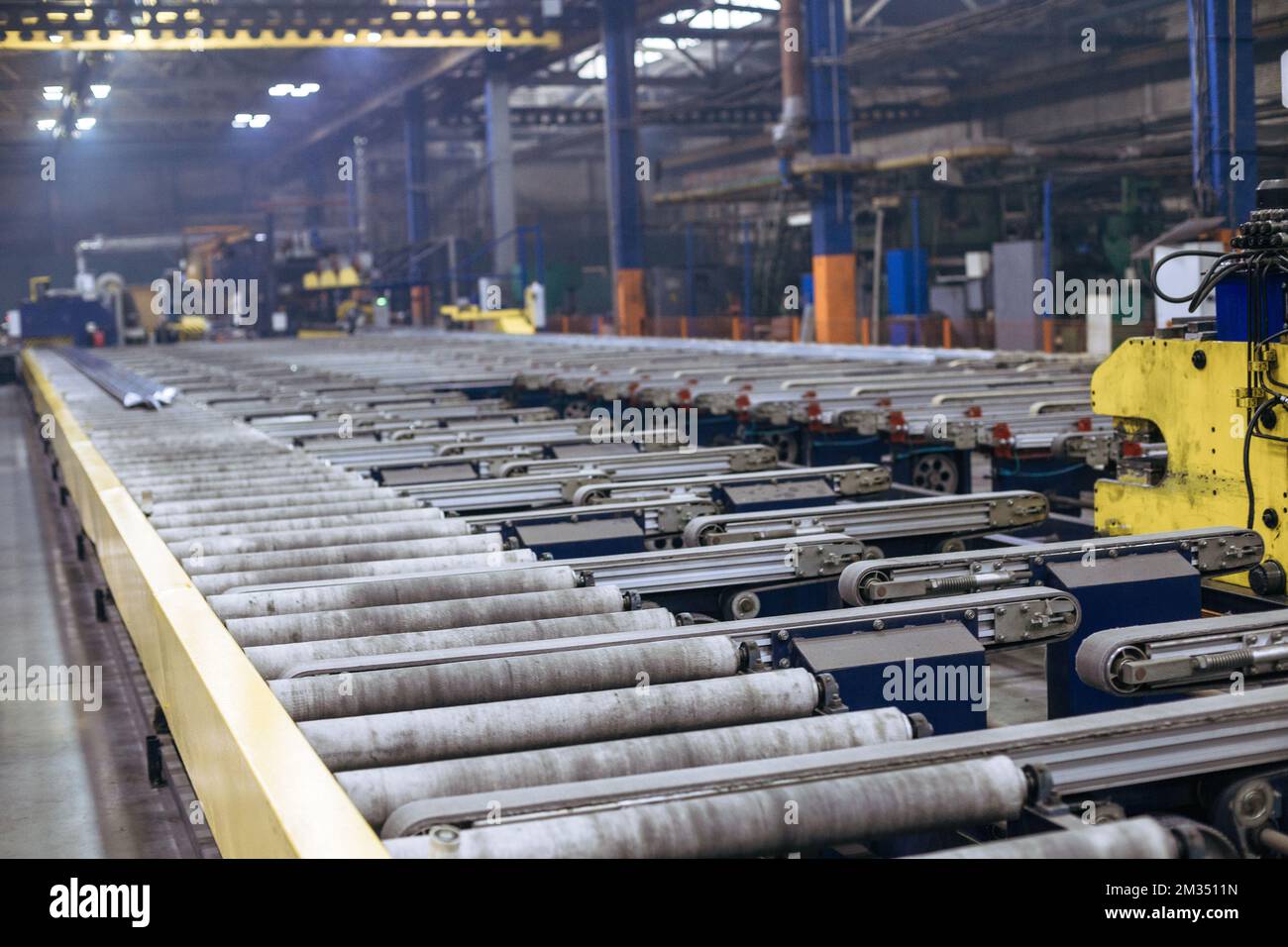 Das Innere ist moderne Ausrüstung in der Fabrik, experimentelle Ausrüstung. Arbeiten Sie mit Metall Stockfoto