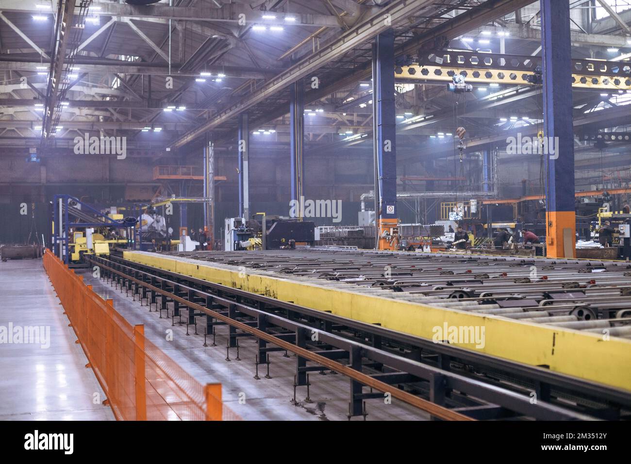 Das Innere ist moderne Ausrüstung in der Fabrik, experimentelle Ausrüstung. Arbeiten Sie mit Metall Stockfoto