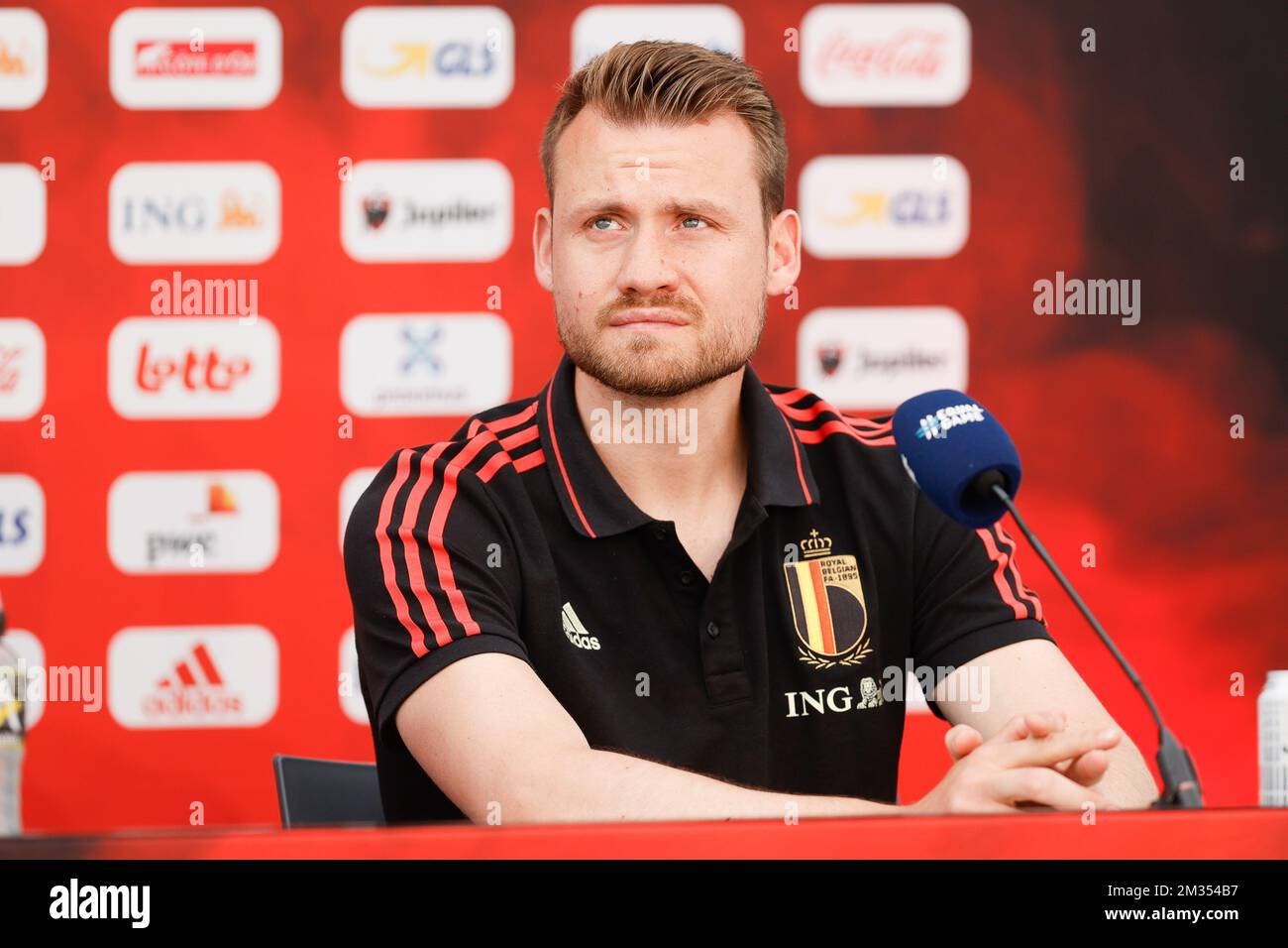 Der belgische Torwart Simon Mignolet wurde auf einer Pressekonferenz der belgischen Fußballnationalmannschaft Red Devils am Mittwoch, den 02. Juni 2021 in Tubize gefilmt. Das Team bereitet sich auf die bevorstehende Europameisterschaft 2020 vor. BELGA FOTO BRUNO FAHY Stockfoto
