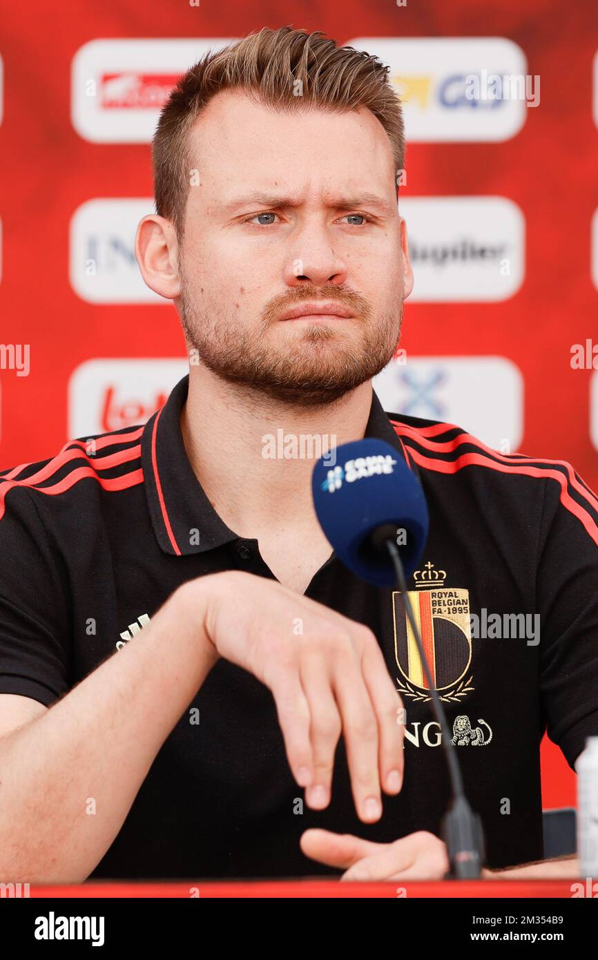 Der belgische Torwart Simon Mignolet wurde auf einer Pressekonferenz der belgischen Fußballnationalmannschaft Red Devils am Mittwoch, den 02. Juni 2021 in Tubize gefilmt. Das Team bereitet sich auf die bevorstehende Europameisterschaft 2020 vor. BELGA FOTO BRUNO FAHY Stockfoto
