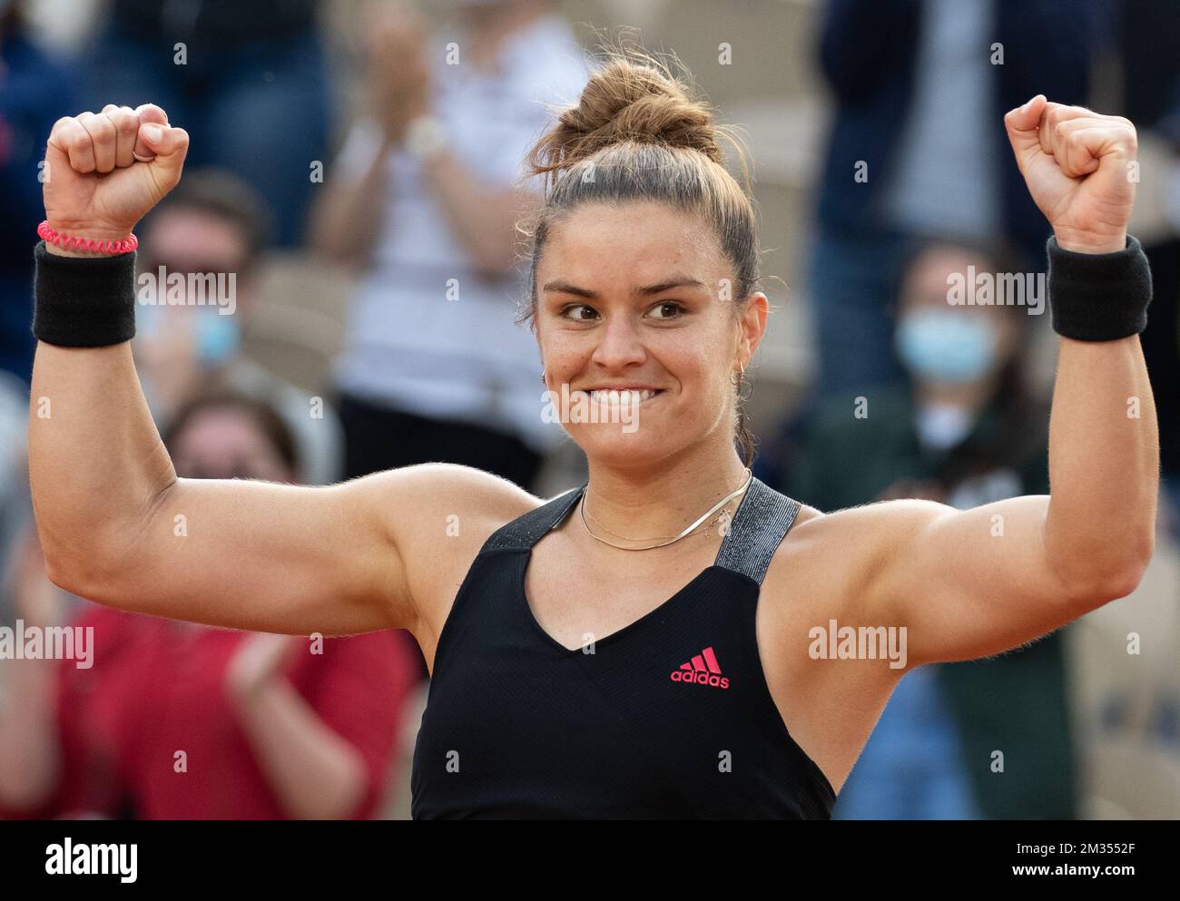 Die griechische Maria Sakkari feiert nach dem Gewinn einer dritten Runde des Frauen-Singles-Turniers zwischen belgischen Mertens (WTA 15) und griechischen Sakkari (WTA 18) beim Roland Garros French Open-Tennisturnier am Samstag, den 05. Juni 2021 in Paris, Frankreich. Das diesjährige Turnier findet vom 24. Mai bis zum 13. Juni statt. BELGA FOTO BENOIT DOPPPAGNE Stockfoto