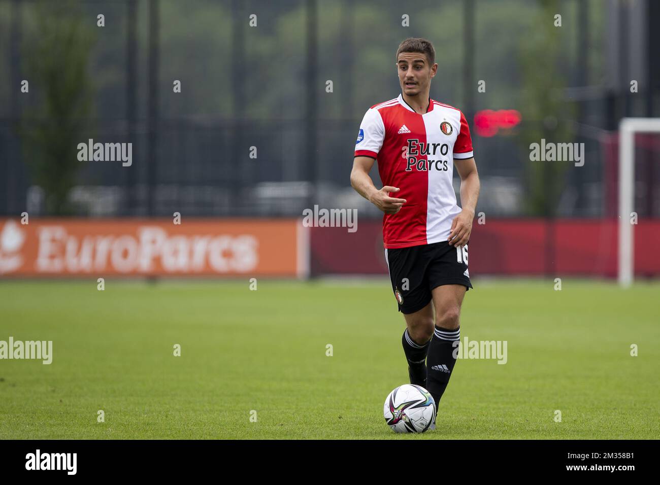 Francesco Antonucci von Feyenoord wurde in Aktion während eines freundlichen Fußballspiels zwischen dem belgischen Team der ersten Liga KAA Gent und dem niederländischen Eredivisie-Team Feyenoord Rotterdam in Rotterdam, Niederlande, am Samstag, den 26. Juni 2021 gezeigt. BELGA FOTO KRISTOF VAN ACCOM Stockfoto