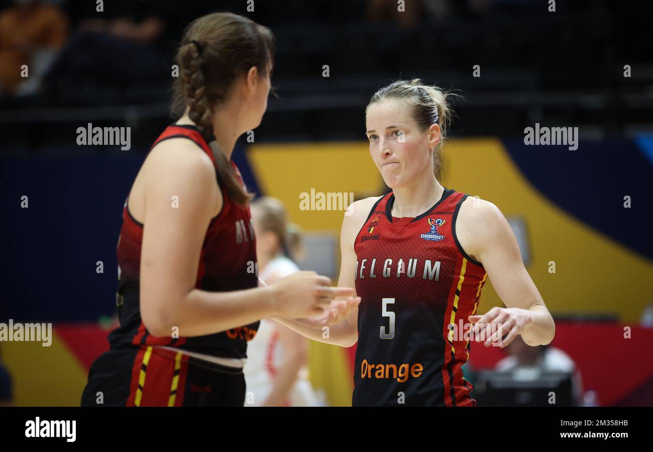 Belgische Katzen Kim Mestdagh sieht beim Third Place Game Between Belarus and Belgiens National Women's Basketball Team The Belgian Cats am Sonntag, den 27. Juni 2021 in Valencia, Spanien, deprimiert aus. Die belgischen Cats befinden sich für den zweiten Teil der FIBA-Europameisterschaft im EuroBasketball 2021, die vom 17. Bis 27. Juni stattfindet, in Spanien. BELGA PHOTO VIRGINIE LEFOUR Stockfoto