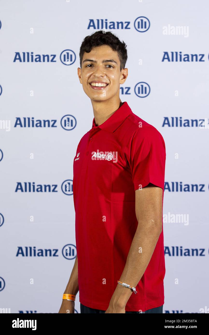 Der belgische Jonathan Sacoor posiert für den Fotografen bei den