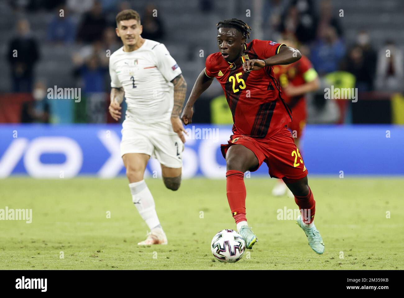 Jeremy Doku aus Belgien wurde während des Viertelfinalspiels der Europameisterschaft Euro 2020 zwischen der belgischen Fußballnationalmannschaft Red Devils und Italien am Freitag, den 02. Juli 2021 in München in Aktion gezeigt. BELGA FOTO BRUNO FAHY Stockfoto