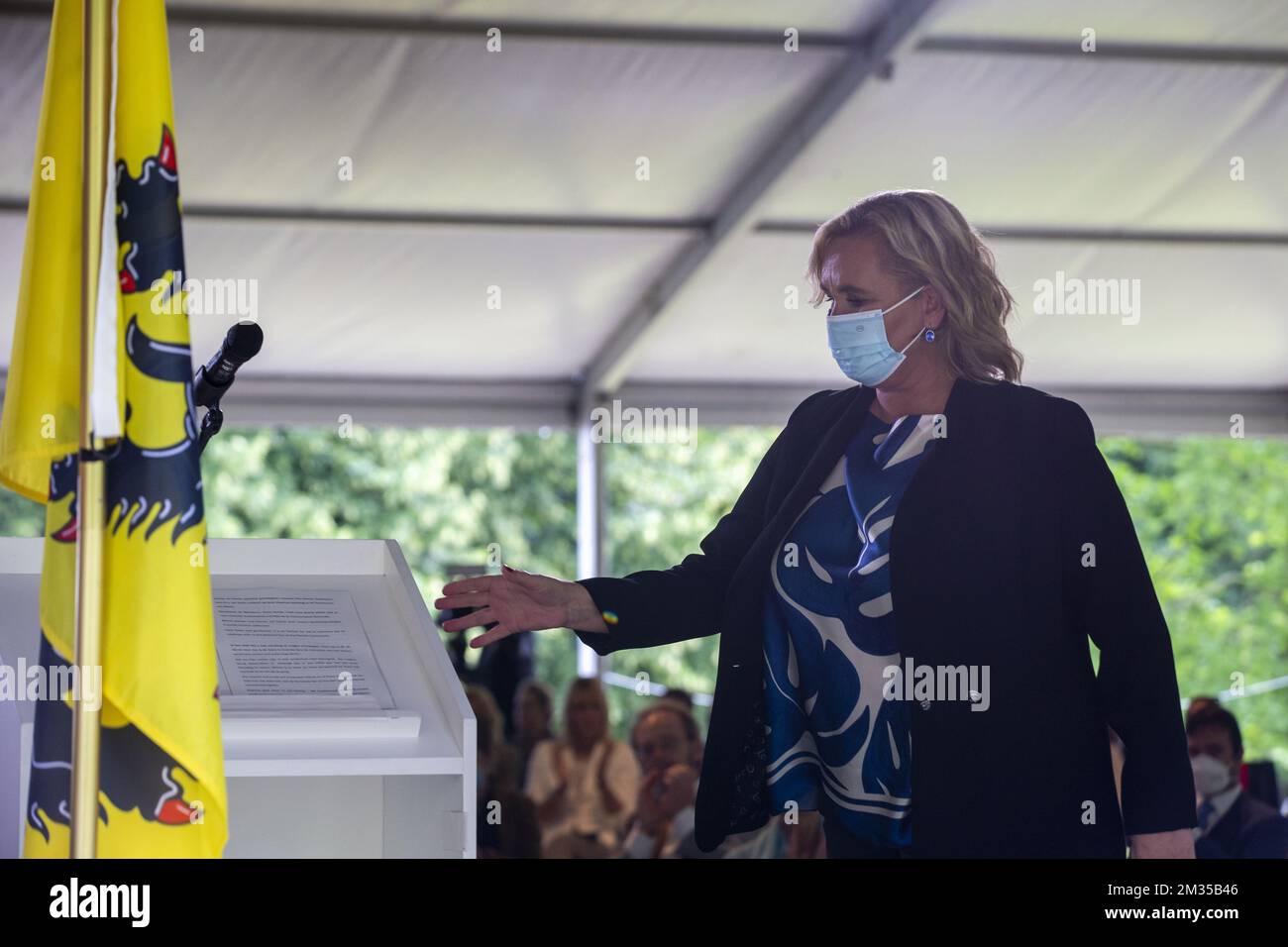 Liesbeth Homans, Vorsitzende des flämischen parlaments, hält anlässlich des flämischen Regionalfeiertags eine Rede, der vom flämischen Parlament am Sonntag, den 11. Juli 2021, im Botanischen Garten Plantentuin Meise organisiert wird. BELGA FOTO NICOLAS MAETERLINCK Stockfoto
