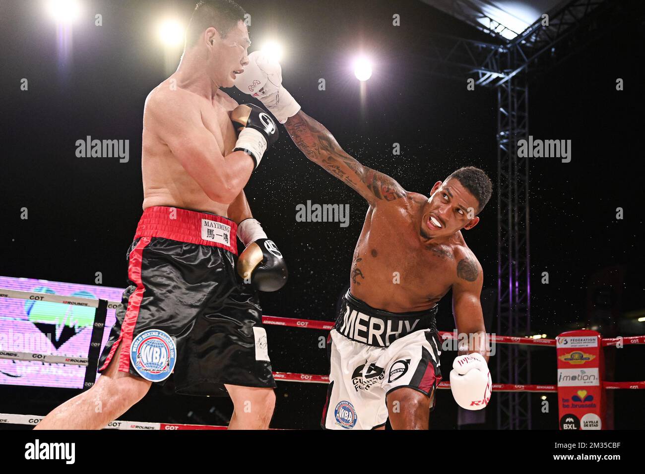 Das Bild zeigt einen Boxkampf zwischen dem belgischen Ryad Mehri und dem chinesischen Zhaoxin Zhang für den Weltboxverband „World Cruiserweight“-Titel, Samstag, den 17. Juli 2021 in Brüssel. BELGA FOTO LAURIE DIEFFEMBACQ Stockfoto