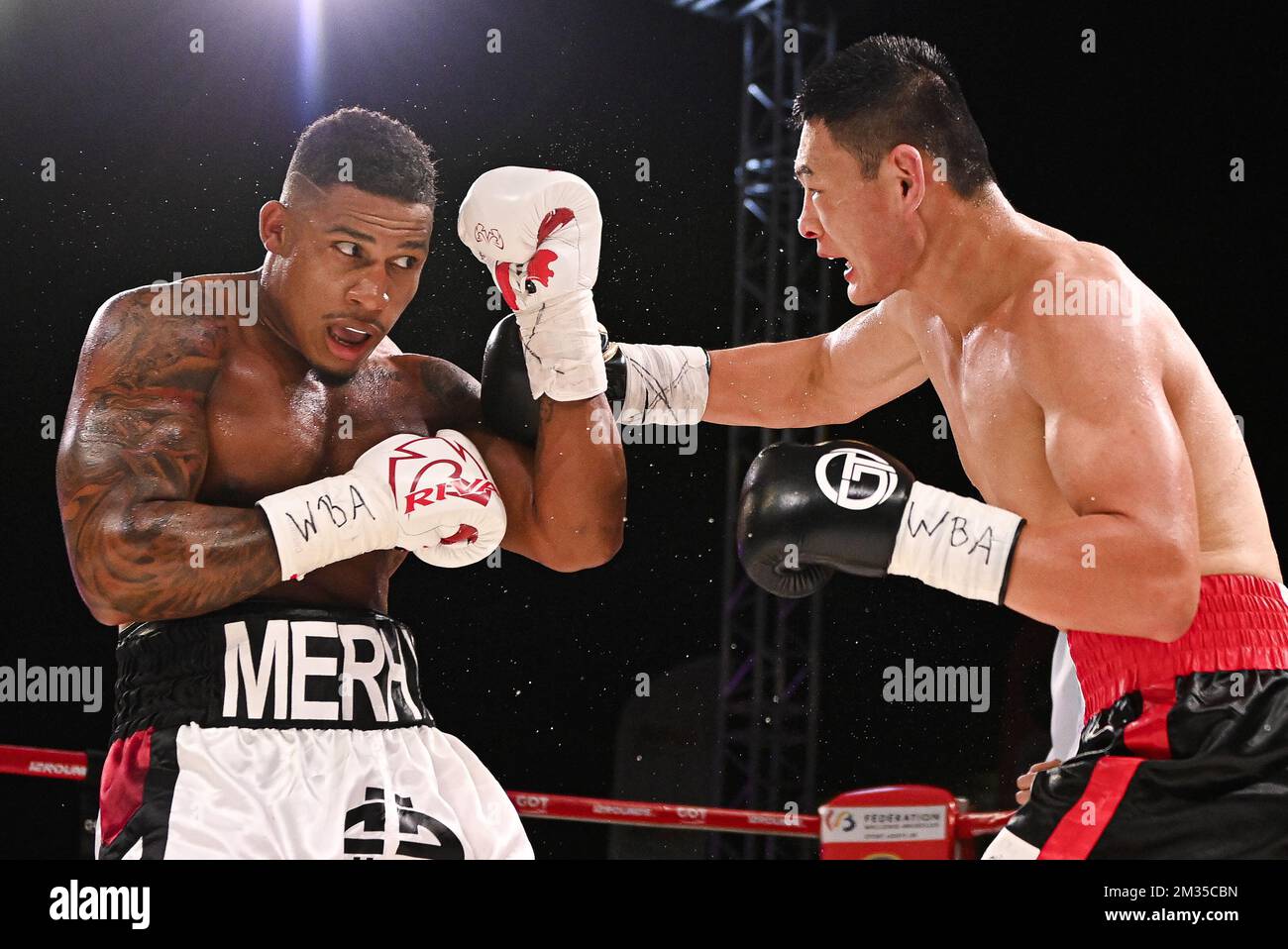 Das Bild zeigt einen Boxkampf zwischen dem belgischen Ryad Mehri und dem chinesischen Zhaoxin Zhang für den Weltboxverband „World Cruiserweight“-Titel, Samstag, den 17. Juli 2021 in Brüssel. BELGA FOTO LAURIE DIEFFEMBACQ Stockfoto