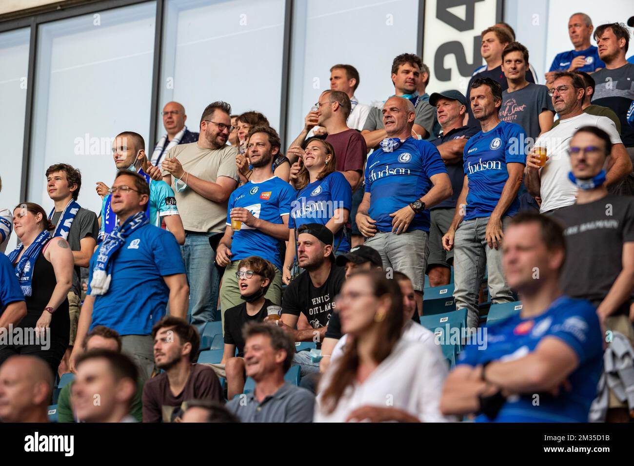 Gents Fans wurden in einer zweiten Runde des Qualifikationsspiels für die Conference League, dem dritten europäischen Wettkampf, zwischen der ersten Fußballmannschaft der Jupiler Pro League, KAA Gent, und dem norwegischen Verein Valerenga, am Donnerstag, den 22. Juli 2021 in Gent, fotografiert. BELGA FOTO KURT DESPLENTER Stockfoto