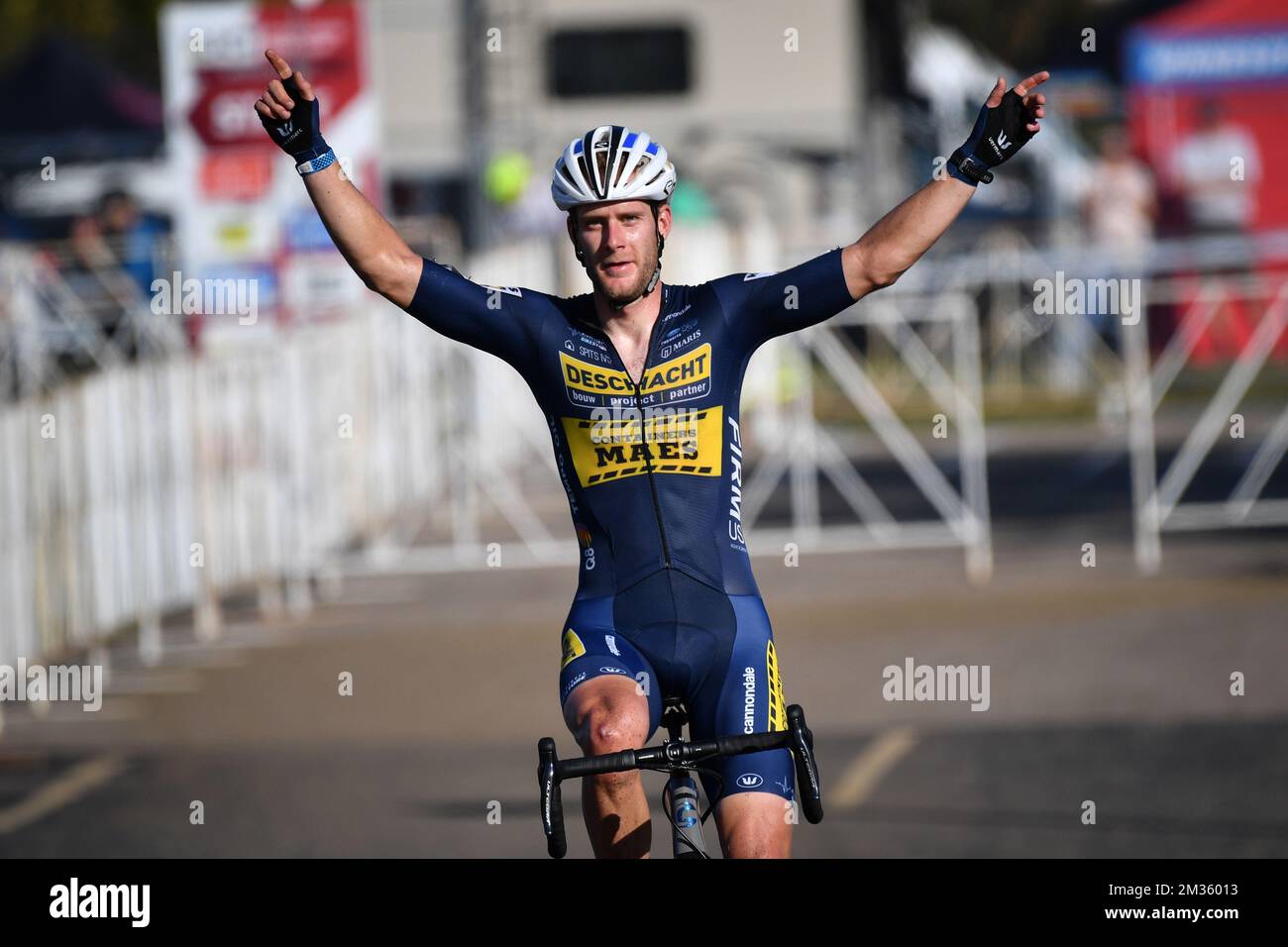 Der belgische Daan Soete feiert, dass er die Ziellinie überquert und beim Trek CX Cup Cyclocross am Freitag, den 08. Oktober 2021 in Waterloo, Wisconsin, USA, das Elite-Rennen der Männer gewinnt. BELGA FOTO DAVID STOCKMAN Stockfoto