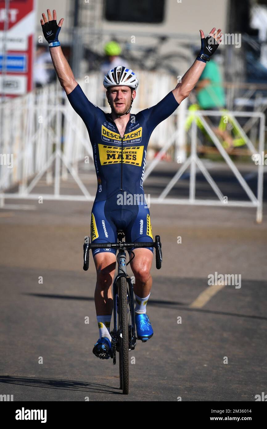 Der belgische Daan Soete feiert, dass er die Ziellinie überquert und beim Trek CX Cup Cyclocross am Freitag, den 08. Oktober 2021 in Waterloo, Wisconsin, USA, das Elite-Rennen der Männer gewinnt. BELGA FOTO DAVID STOCKMAN Stockfoto