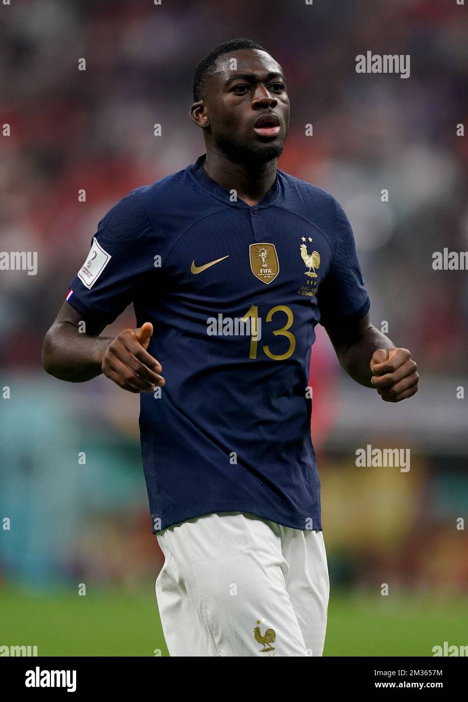 Der französische Youssouf Fofana schaut während des Halbfinalspiels der