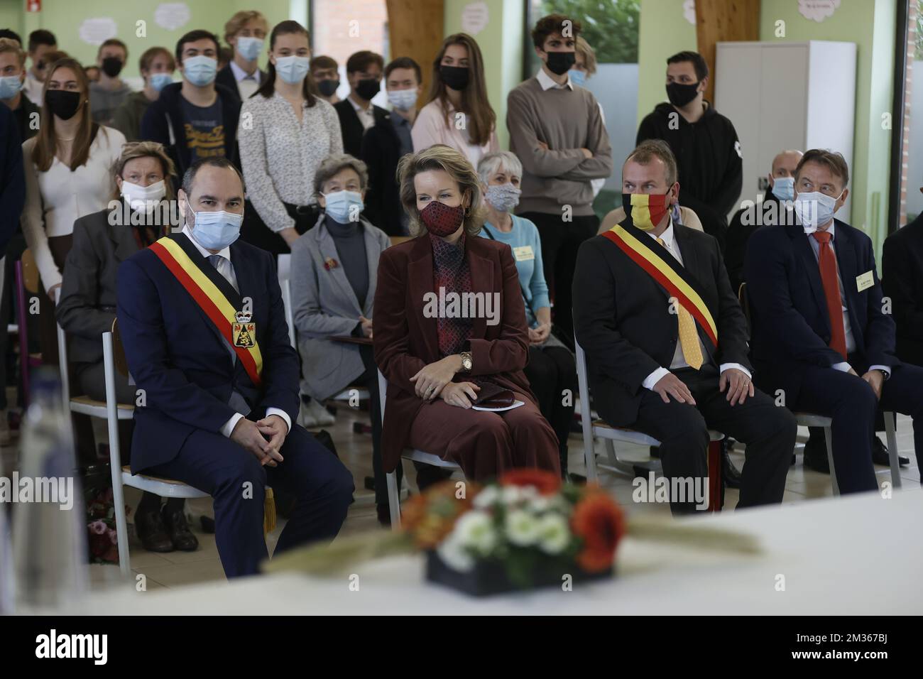 Königin Mathilde von Belgien im Bild eines königlichen Besuchs bei den Schülern des letzten Jahres der Sekundarschule Da Vinci in Perwez. Die Queen trifft sich mit ihnen, um die Agenda 2030 und die Ziele der Vereinten Nationen für nachhaltige Entwicklung sowie ihre Rolle als Verfechterin dieser Ziele zu erörtern. Dieser Besuch findet im Zusammenhang mit den gedenkfeiern der Vereinten Nationen zum 75.-jährigen Bestehen statt, die aufgrund der COVID-19-Pandemie um ein Jahr verschoben wurden. Bei dieser Gelegenheit werden in den Schulen Informationstage über die Vereinten Nationen und den Multilateralismus organisiert. BELGA FOTO BRUNO FAHY Stockfoto