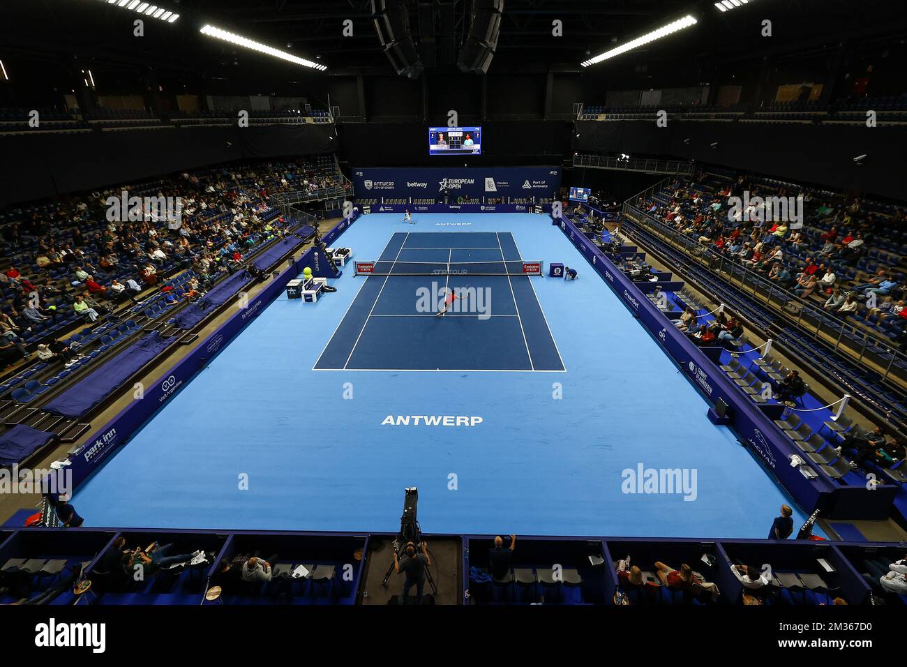 Abbildung zeigt einen Tennisplatz beim European Open Tennis ATP Turnier in Antwerpen, Mittwoch, den 20. Oktober 2021. BELGA FOTO DAVID PINTENS Stockfoto