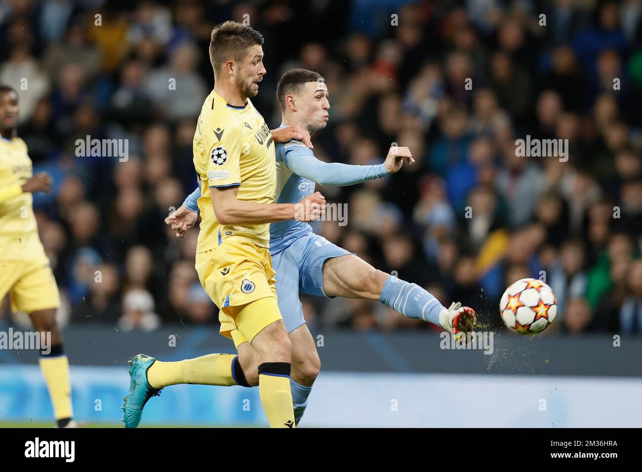 Brandon Mechele des Clubs und Phil Foden von Manchester City kämpfen während eines Gruppenspiels der Champions League zwischen dem englischen Fußballverein Manchester City FC und dem belgischen Fußballteam Club Brugge KV um den Ball, Mittwoch, den 03. November 2021, in Manchester, Großbritannien, am vierten Tag (von sechs) In Gruppe A der UEFA Champions League Gruppenphase. BELGA FOTO BRUNO FAHY Stockfoto