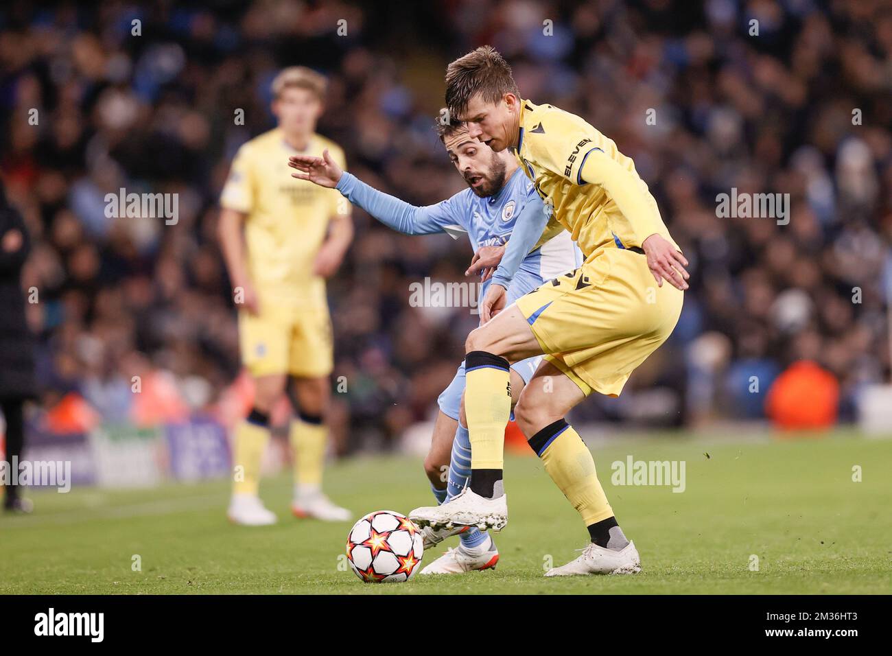 Bernardo Silva von Manchester City und Eduard Sobol von Club's kämpfen während eines Gruppenspiels der Champions League zwischen dem englischen Verein Manchester City FC und dem belgischen Fußballteam Club Brugge KV um den Ball, Mittwoch, den 03. November 2021, in Manchester, Großbritannien, am vierten Tag (von sechs) In Gruppe A der UEFA Champions League Gruppenphase. BELGA FOTO BRUNO FAHY Stockfoto