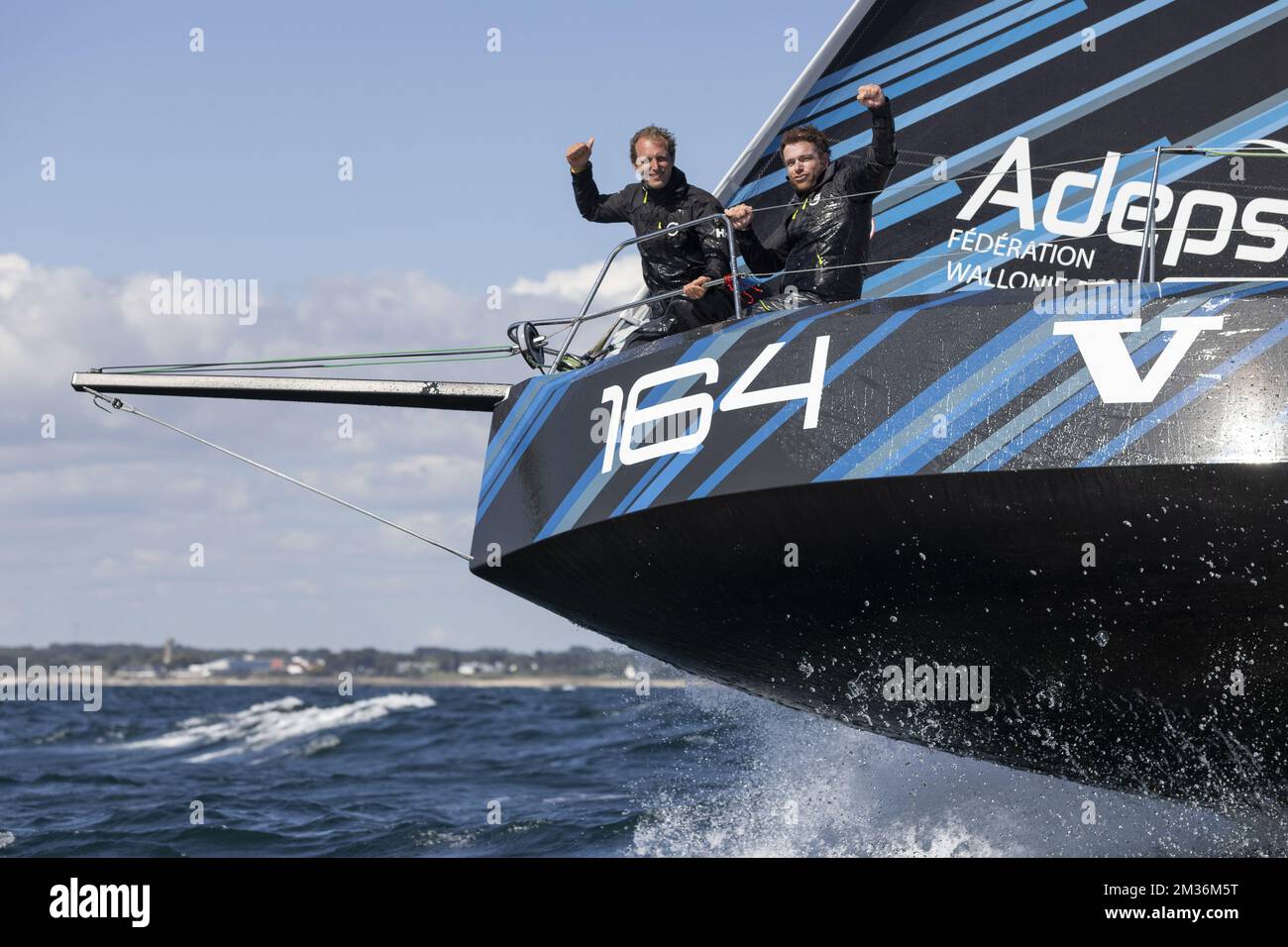 ACHTUNG HERAUSGEBER - BILDER VERTEILEN - REDAKTIONELLE VERWENDUNG NUR MIT  STORY AUF ZZZ - OBLIGATORISCHE GUTSCHRIFT XXX Übergabe von Bildern am  Donnerstag, den 30. September 2021, von XXX Shows . VERTEILT EUCH  Stockfotografie - Alamy