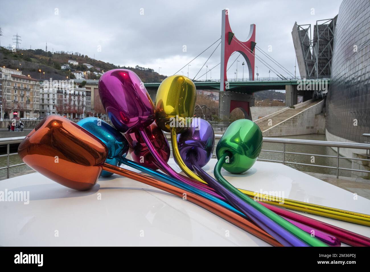 Abbildung zeigt einen Besuch des Guggenheim-Museums in Bilbao, Spanien, während eines offiziellen Besuchs des flämischen Ministerpräsidenten im Baskenland und in Barcelona am Sonntag, den 14. November 2021. BELGA FOTO NICOLAS MAETERLINCK Stockfoto