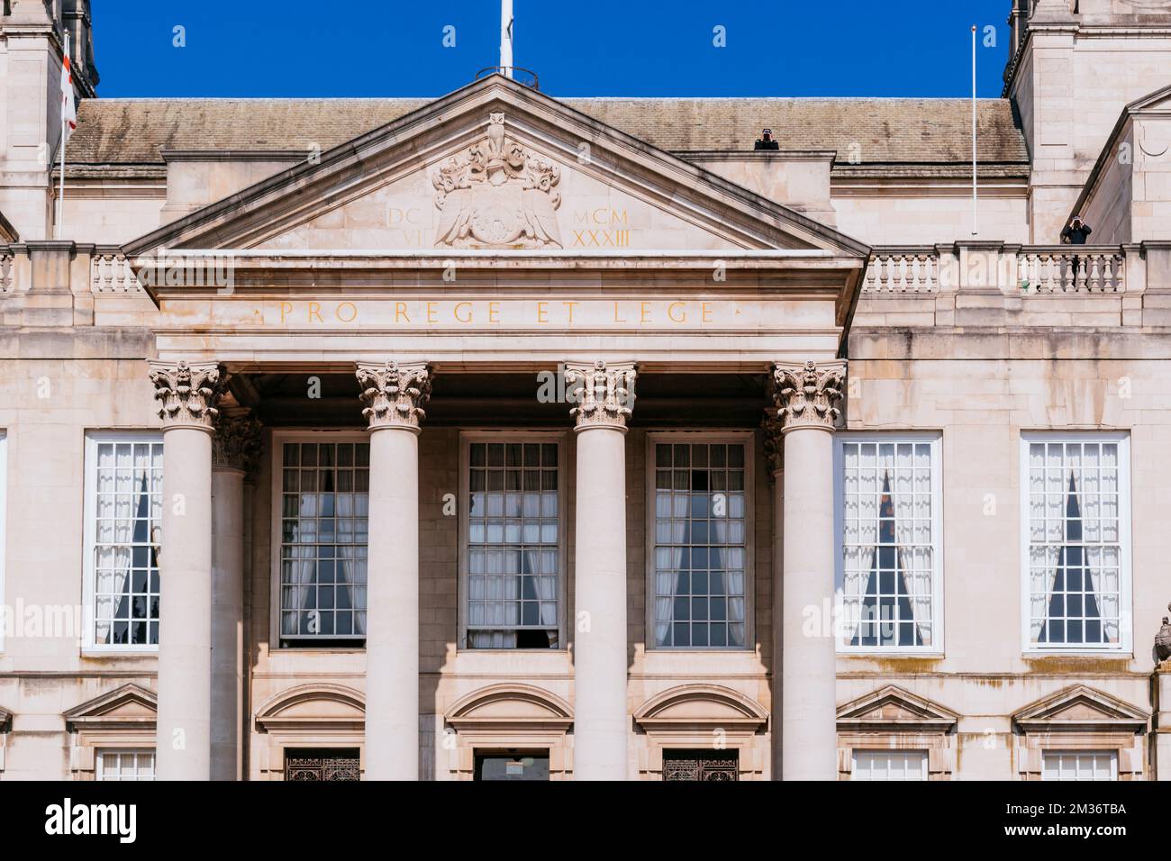 Detailfassade. Leeds Civic Hall ist ein kommunales Gebäude im Stadtviertel von Leeds. Es ersetzte Leeds Town Hall als Verwaltungszentrum Stockfoto