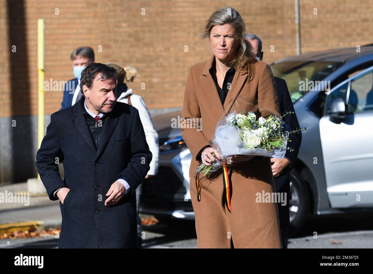 Innenminister Annelies Verlinden fotografierte ihn bei einem Besuch des Memorial Tree am Pier 40 in New York, Vereinigte Staaten von Amerika, am Freitag, den 19. November 2021. Der Minister hat einen viertägigen Arbeitsbesuch in den Staaten. Die Gedenkstätte erinnert an die belgische Ann-Laure Decadt, eines der Opfer des Lastwagenangriffs 2017 in New York City an Halloween, bei dem 8 Menschen starben. BELGA FOTO ANTHONY BEHAR Stockfoto