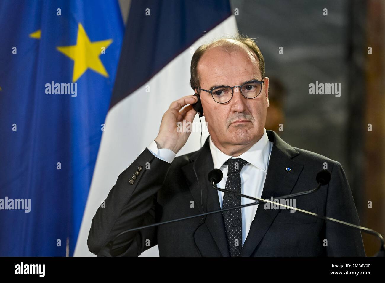 Der französische Premierminister Jean Castex nahm am Montag, den 22. November 2021, auf einem diplomatischen Treffen zwischen Belgien und Frankreich zur Erörterung der Sicherheit in Brüssel ein Bild auf. Die Länder werden den Kampf gegen Terrorismus und gewalttätigen Extremismus, die Bekämpfung der illegalen Einwanderung, die grenzüberschreitende polizeiliche Zusammenarbeit und die Cybersicherheit erörtern. BELGA FOTO ERIC LALMAND Stockfoto