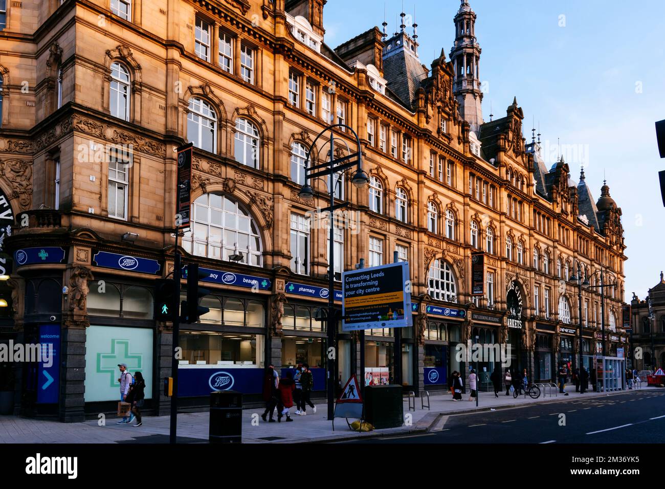 Kirkgate Market ist ein Marktkomplex in der Vicar Lane im Stadtzentrum von Leeds, West Yorkshire, England. Es ist der größte überdachte Markt in Europa und Stockfoto