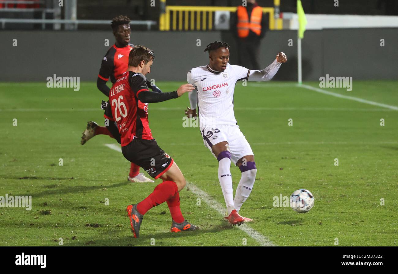 Anderlecht's Christian Kouame erzielt das 2-1. Tor während eines Fußballspiels zwischen RFC Seraing United und RSC Anderlecht, Dienstag, 30. November 2021 in Seraing, in der Runde 16 des belgischen „Croky Cup“. BELGA PHOTO VIRGINIE LEFOUR Stockfoto