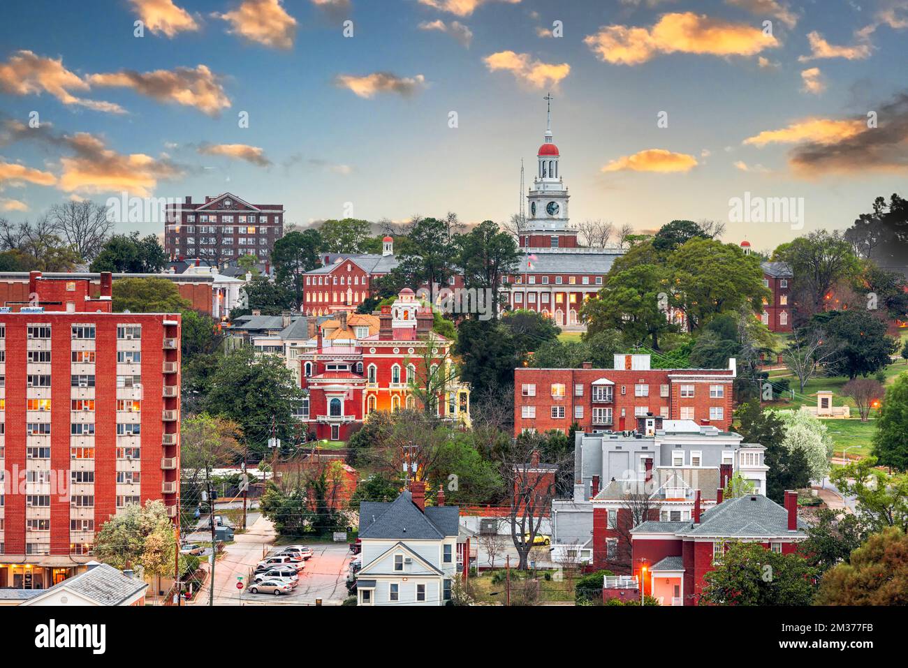 Die Skyline von Macon, Georgia, USA, in der Abenddämmerung. Stockfoto Die Skyline von Macon, Georgia, USA, in der Abenddämmerung. Stockfoto