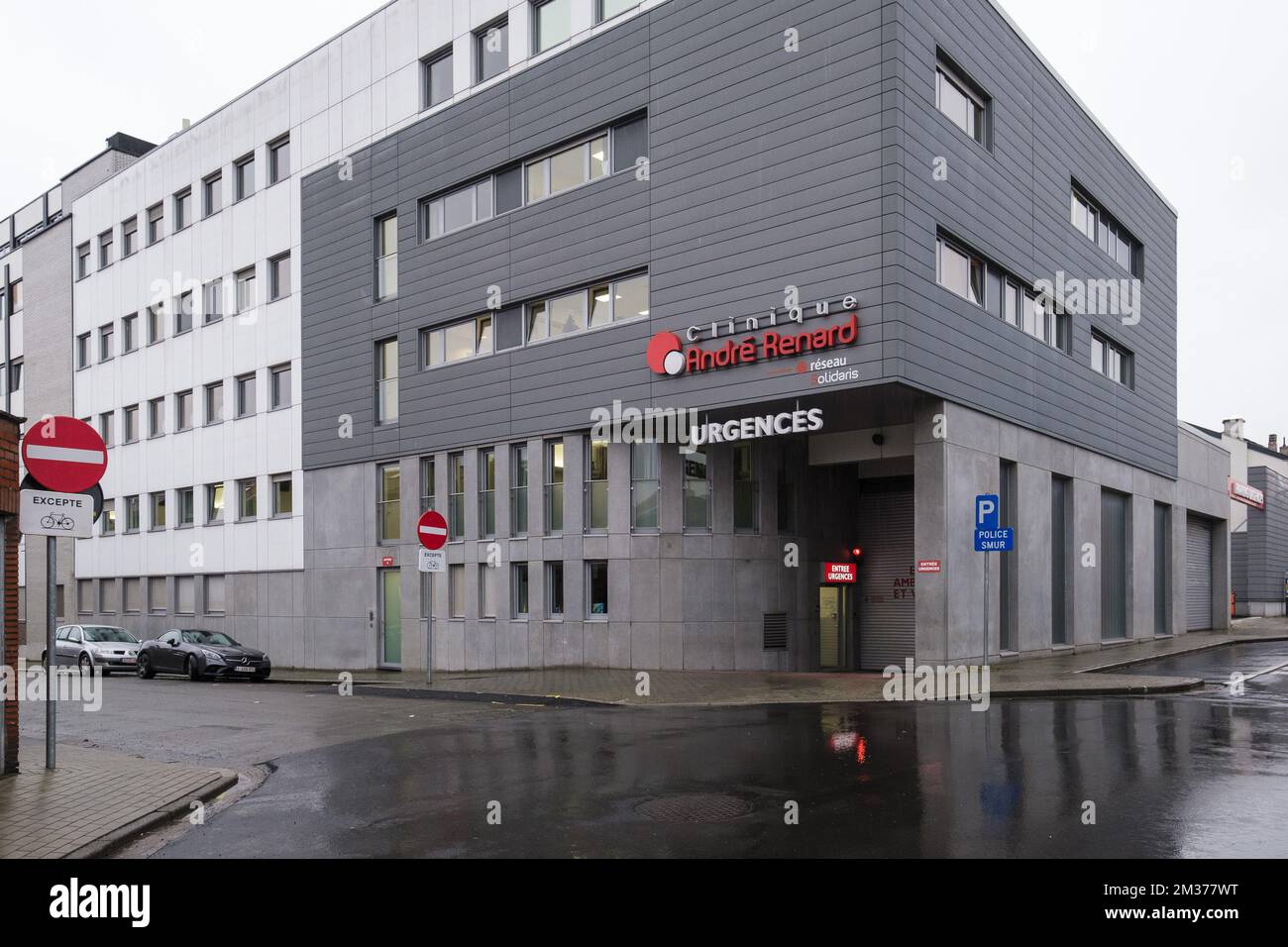 Abbildung zeigt das Andre-Renard-Krankenhaus in Herstal, das seine Notaufnahme wegen Personalmangel geschlossen hat, Freitag, 10. Dezember 2021. Die medizinische Leitung der Andre-Renard-Klinik in Herstal hat beschlossen, ihre Notfälle diesen Donnerstag bis nächsten Montag, den 13. Dezember, zu schließen. Personalmangel und Müdigkeit sind die Hauptgründe. „Seit mehr als 2 Jahren hat das gesamte Krankenhauspersonal die meiste Anstrengung unternommen, die der Kampf gegen Covid-19 erfordert.“ „Wir haben alle Ressourcen erschöpft, die wir haben, um unsere Mission als allgemeines Krankenhaus zu erfüllen, wir erreichen das Ende o Stockfoto