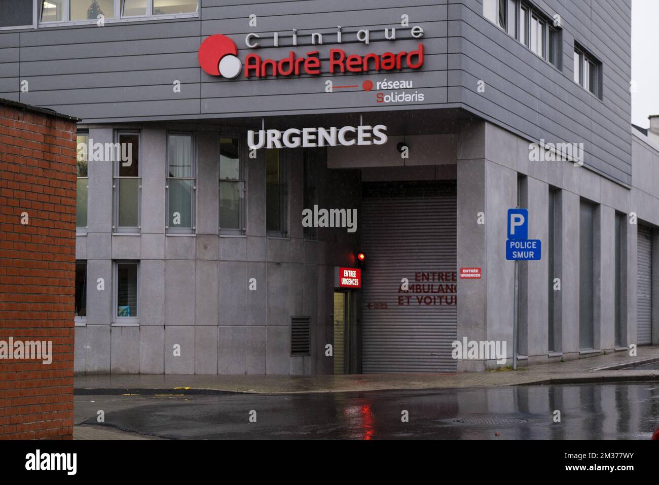 Abbildung zeigt das Andre-Renard-Krankenhaus in Herstal, das seine Notaufnahme wegen Personalmangel geschlossen hat, Freitag, 10. Dezember 2021. Die medizinische Leitung der Andre-Renard-Klinik in Herstal hat beschlossen, ihre Notfälle diesen Donnerstag bis nächsten Montag, den 13. Dezember, zu schließen. Personalmangel und Müdigkeit sind die Hauptgründe. „Seit mehr als 2 Jahren hat das gesamte Krankenhauspersonal die meiste Anstrengung unternommen, die der Kampf gegen Covid-19 erfordert.“ „Wir haben alle Ressourcen erschöpft, die wir haben, um unsere Mission als allgemeines Krankenhaus zu erfüllen, wir erreichen das Ende o Stockfoto