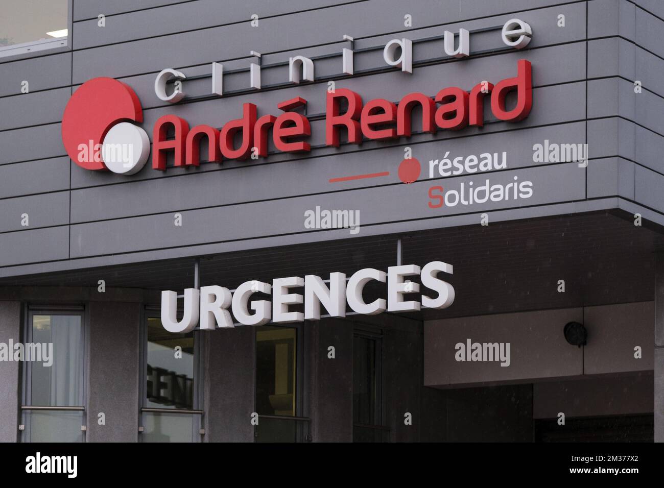 Abbildung zeigt das Andre-Renard-Krankenhaus in Herstal, das seine Notaufnahme wegen Personalmangel geschlossen hat, Freitag, 10. Dezember 2021. Die medizinische Leitung der Andre-Renard-Klinik in Herstal hat beschlossen, ihre Notfälle diesen Donnerstag bis nächsten Montag, den 13. Dezember, zu schließen. Personalmangel und Müdigkeit sind die Hauptgründe. „Seit mehr als 2 Jahren hat das gesamte Krankenhauspersonal die meiste Anstrengung unternommen, die der Kampf gegen Covid-19 erfordert.“ „Wir haben alle Ressourcen erschöpft, die wir haben, um unsere Mission als allgemeines Krankenhaus zu erfüllen, wir erreichen das Ende o Stockfoto