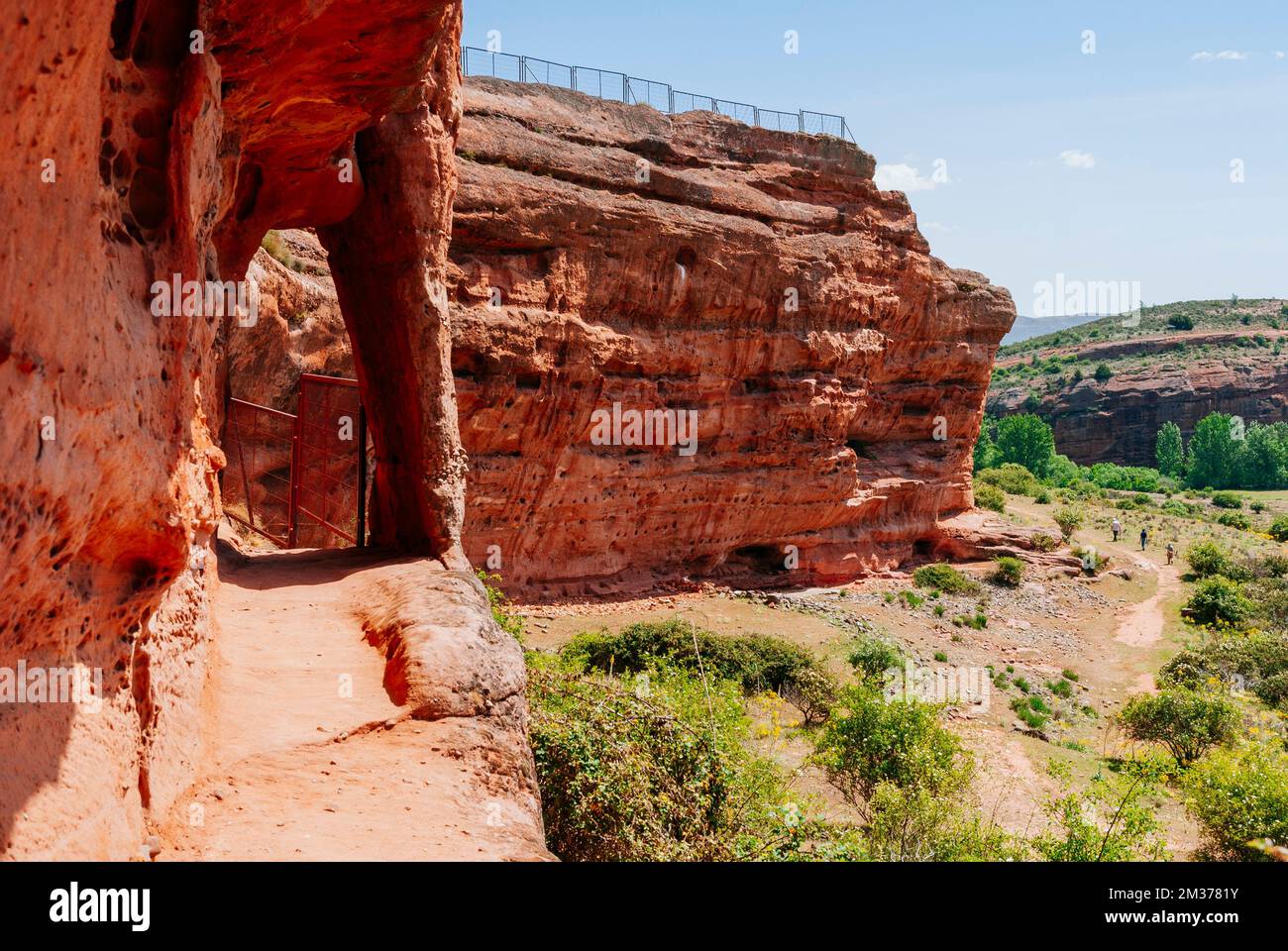 Das in den Felsen gehauchte Aquädukt des Kanals brachte Wasser vom Hügel in die römische Stadt. Tiermes, Montejo de Tiermes, Soria, Castilla y León, Spanien, Eu Stockfoto