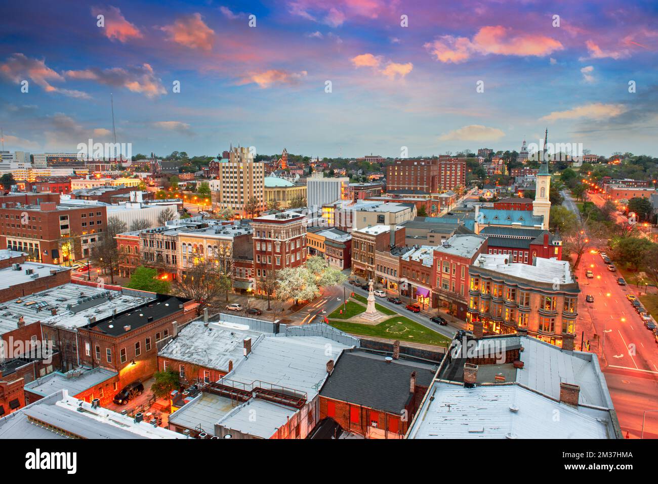 Die Skyline von Macon, Georgia, USA, in der Abenddämmerung. Stockfoto Die Skyline von Macon, Georgia, USA, in der Abenddämmerung. Stockfoto