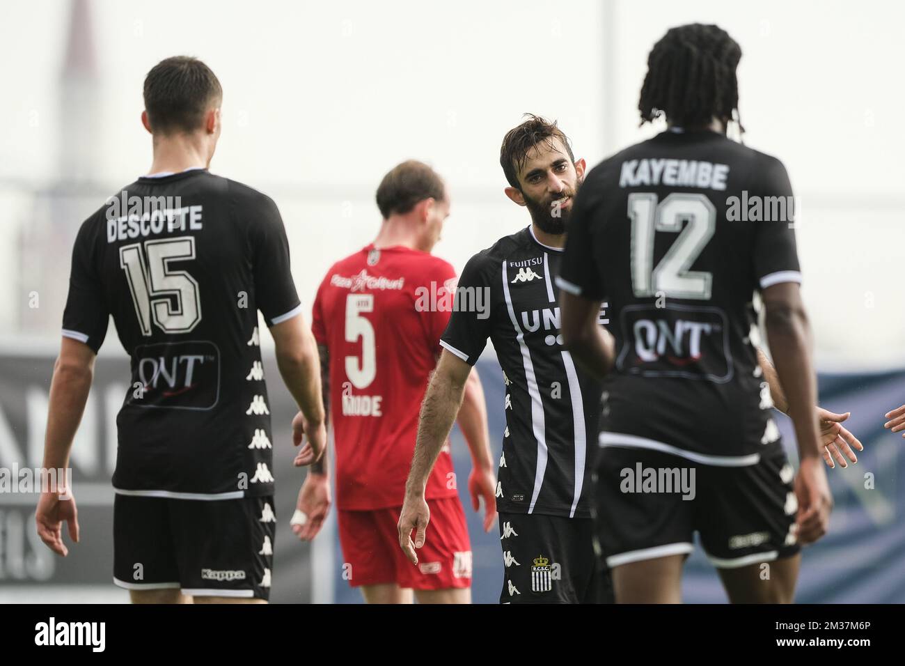 Ali Gholizadeh von Charleroi feiert seine Feier, nachdem er am Sonntag, den 09. Januar 2022, in seinem Wintertrainingslager in Antalya, Türkei, ein freundliches Fußballspiel zwischen dem belgischen Sporting Charleroi und dem rumänischen FC UTA Arad erzielt hat. BELGA FOTO NICOLAS LAMBERT Stockfoto