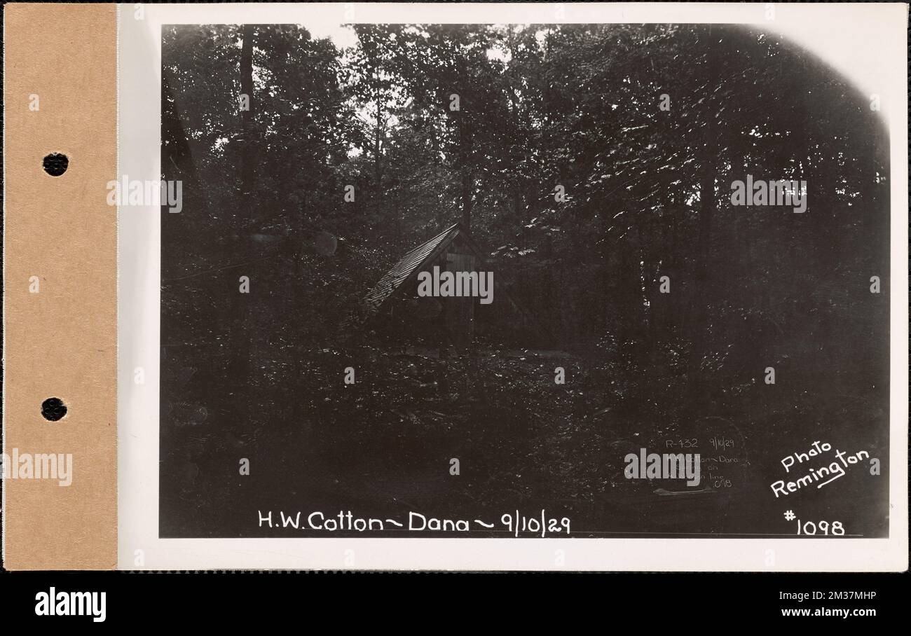 H. W. Cotton (auf A. Johnson Line), Spring, Dana, Mass., 10. September, 1929 : Parzelle Nr. 432-49, auf dem Grundstück von Charles und Amanda L. Almquist, Wasserwerke, Reservoirs, Wasserverteilungsstrukturen, Immobilien, Quellen von Wasser, Springhäuser Stockfoto