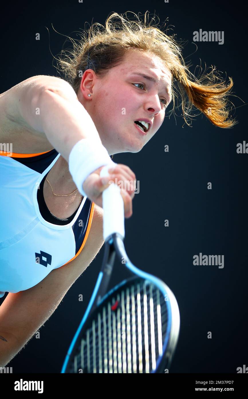 German Jule Niemeier (WTA 130) in Aktion während eines Tennisspiels gegen Dutch Hartono (WTA 191), in der letzten Runde der Frauenqualifikationen beim „Australian Open“ Tennis Grand Slam, Freitag, den 14. Januar 2022 in Melbourne Park, Australien. Die 2022. Ausgabe des Australian Grand Slam findet im Rahmen der laufenden Pandemie statt. BELGA FOTO PATRICK HAMILTON Stockfoto