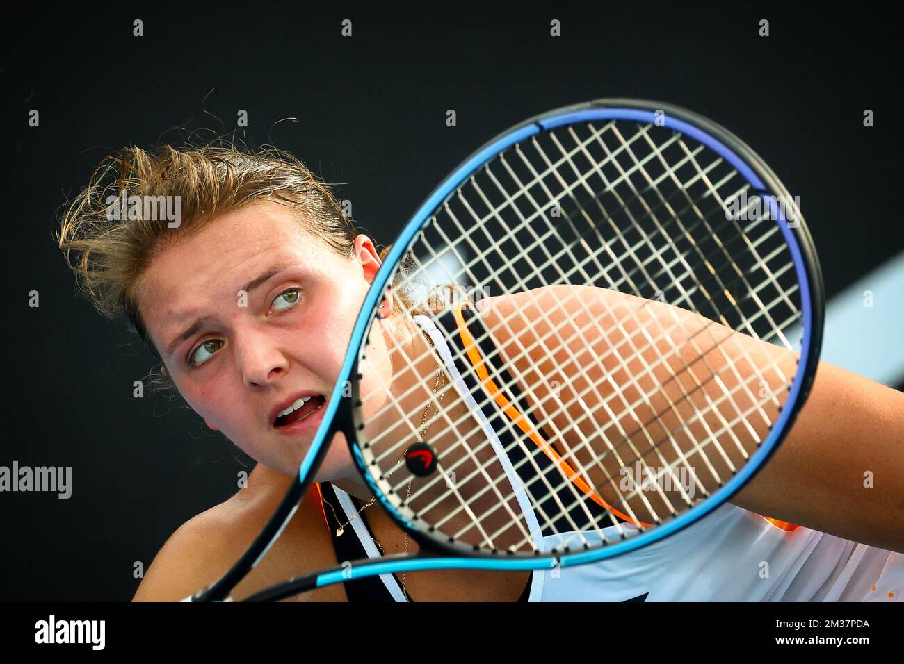German Jule Niemeier (WTA 130) in Aktion während eines Tennisspiels gegen Dutch Hartono (WTA 191), in der letzten Runde der Frauenqualifikationen beim „Australian Open“ Tennis Grand Slam, Freitag, den 14. Januar 2022 in Melbourne Park, Australien. Die 2022. Ausgabe des Australian Grand Slam findet im Rahmen der laufenden Pandemie statt. BELGA FOTO PATRICK HAMILTON Stockfoto