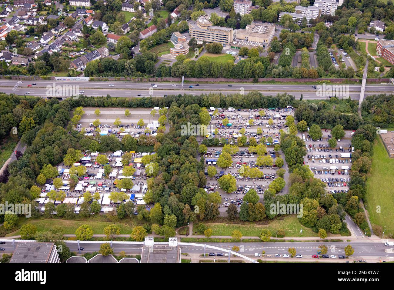 Luftaufnahme, Flohmarkt auf dem Parkplatz der Universität Dortmund im Bezirk Eichlinghofen in Dortmund, Ruhrgebiet, Nordrhein-Westfalen Stockfoto