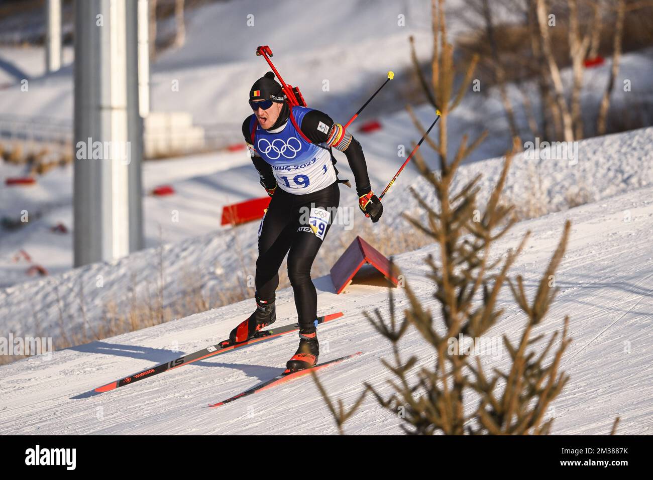 Der belgische Biathlet Florent Claude wurde während des 20-km-Biathlon-Rennens für Männer im National Biathlon Center in Zhangjiakou bei den Olympischen Winterspielen 2022 in Peking, China, am Dienstag, den 08. Februar 2022, in Aktion gezeigt. Die Olympischen Winterspiele finden vom 4. Februar bis zum 20. Februar 2022 statt. BELGA FOTO LAURIE DIEFFEMBACQ Stockfoto