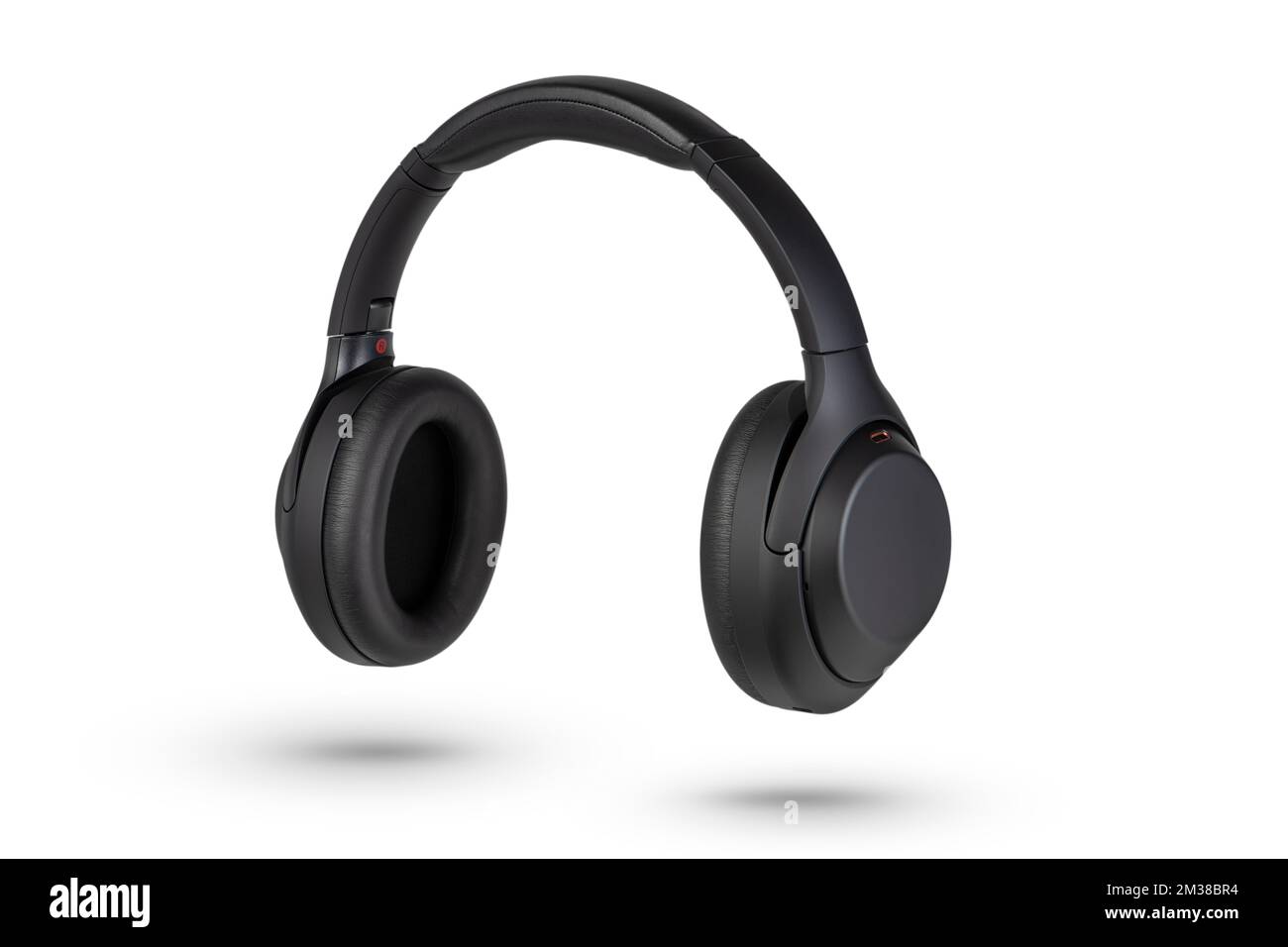 Kopfhörer isolieren sich auf Weiß. Kabellose Kopfhörer in Schwarz, hohe Qualität, isoliert auf weißem Hintergrund, für Werbung oder Produktkataloge. Stockfoto